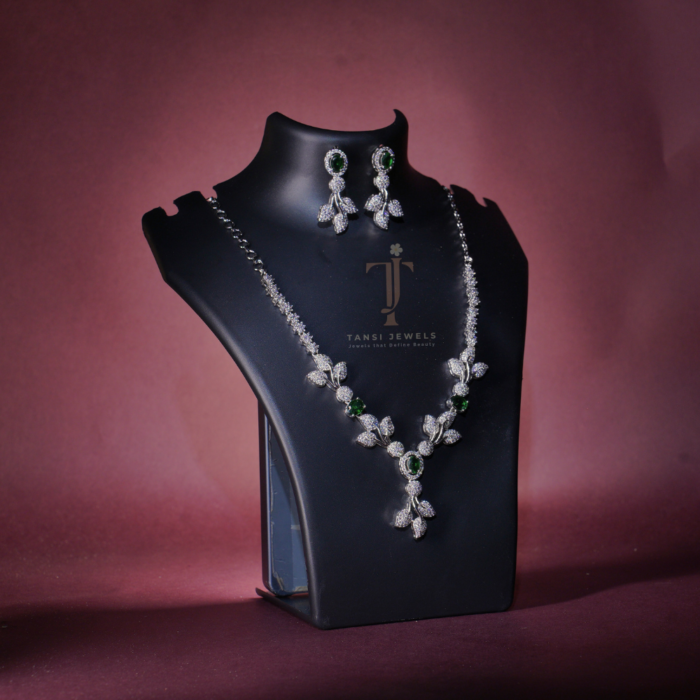 Leafy-Emerald-Necklace-By-Tansi-Jewels